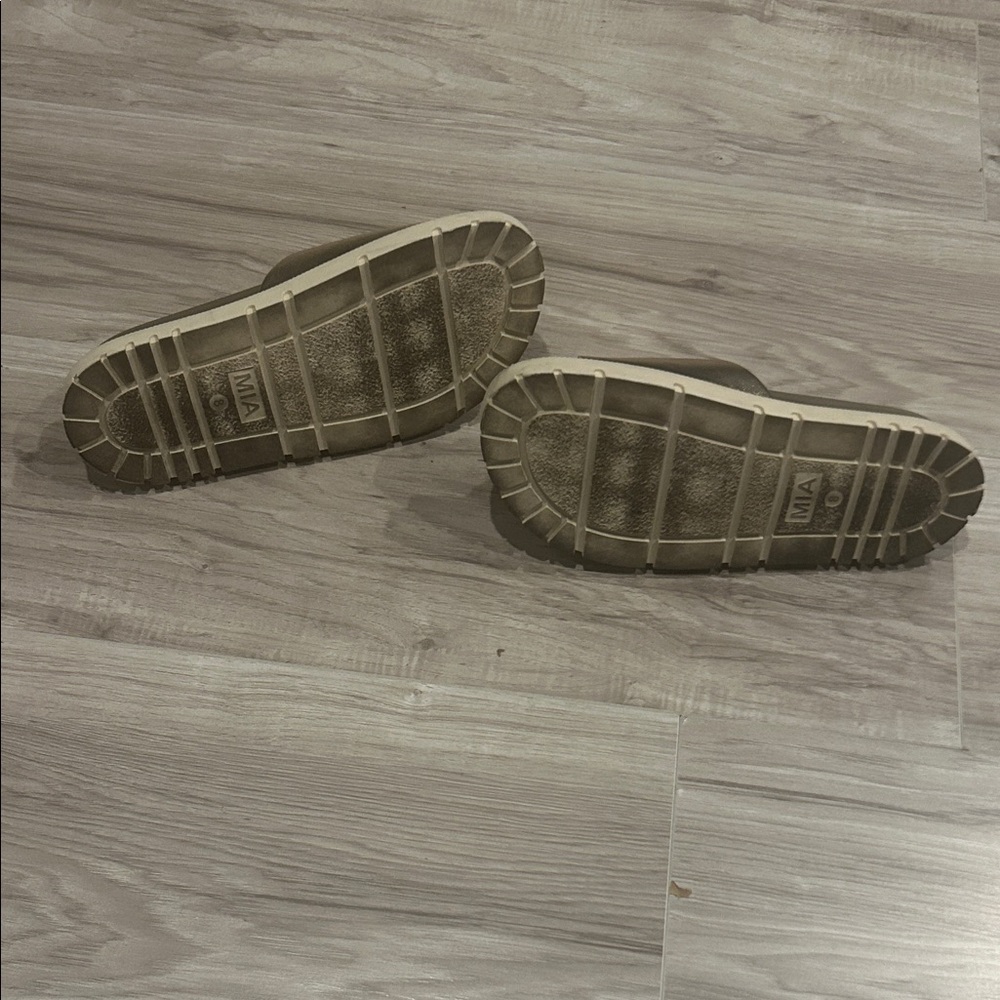MIA Women Sandals - Picture 2 of 4